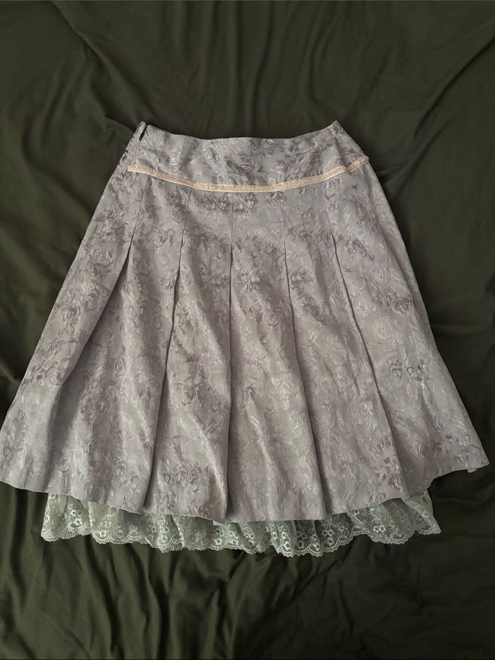 Lace-Trim Pleated Midi Skirt in silver